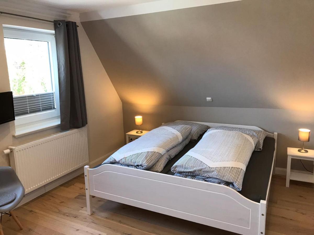 הוסום Ferienwohnung „Opa'S Tohuus“Mit Fahrraedern, Husum מראה חיצוני תמונה